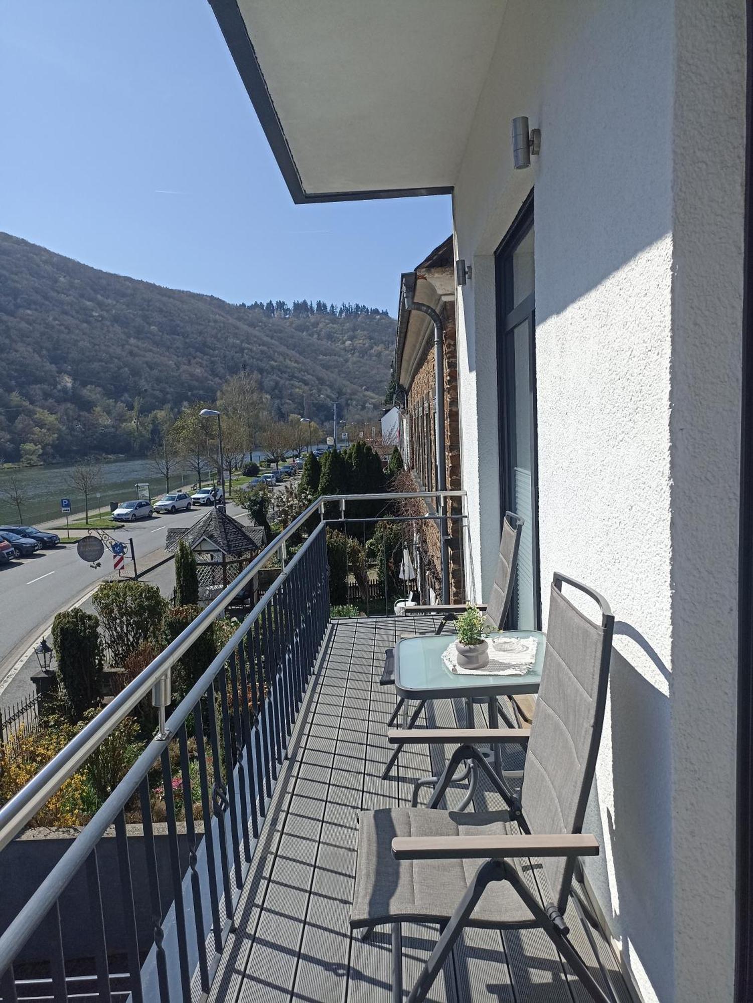 Haus Mosel Apartamento Klotten Exterior foto