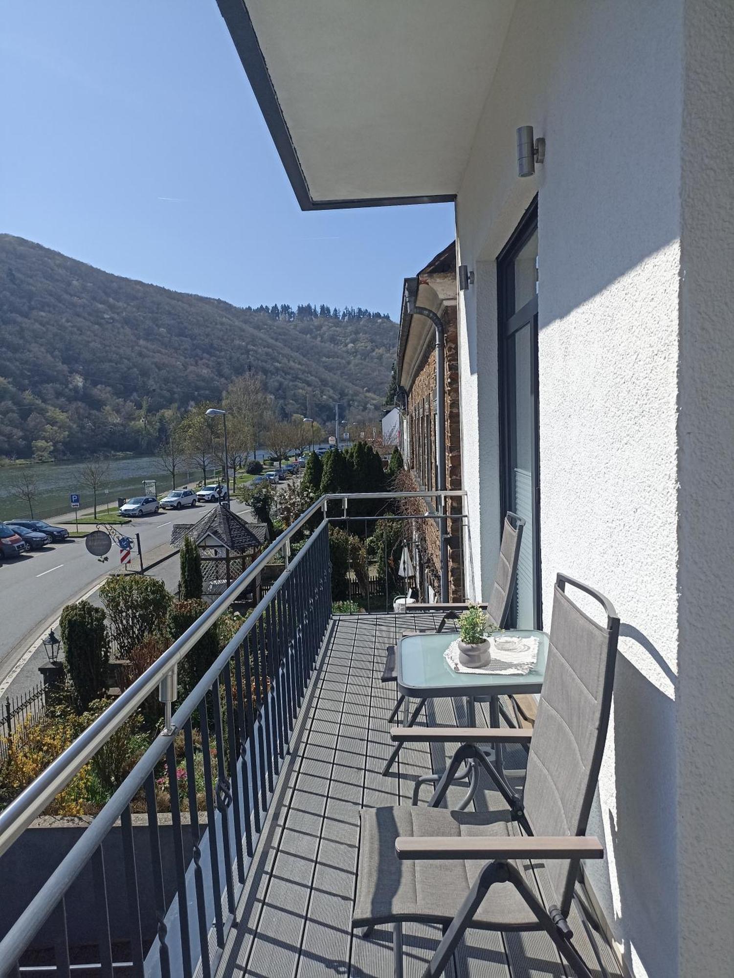 Haus Mosel Apartamento Klotten Exterior foto